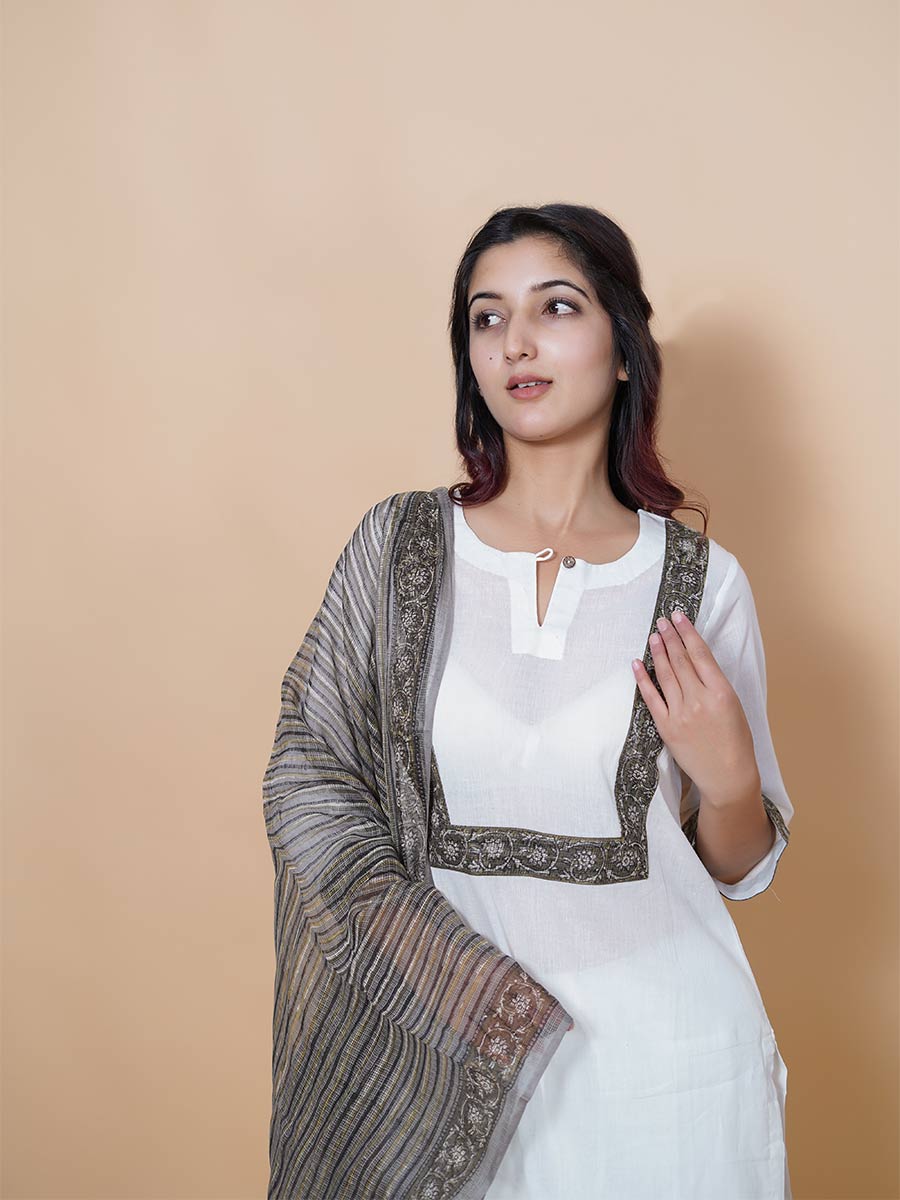 White Cotton Plain Suit Set With Border Neck
